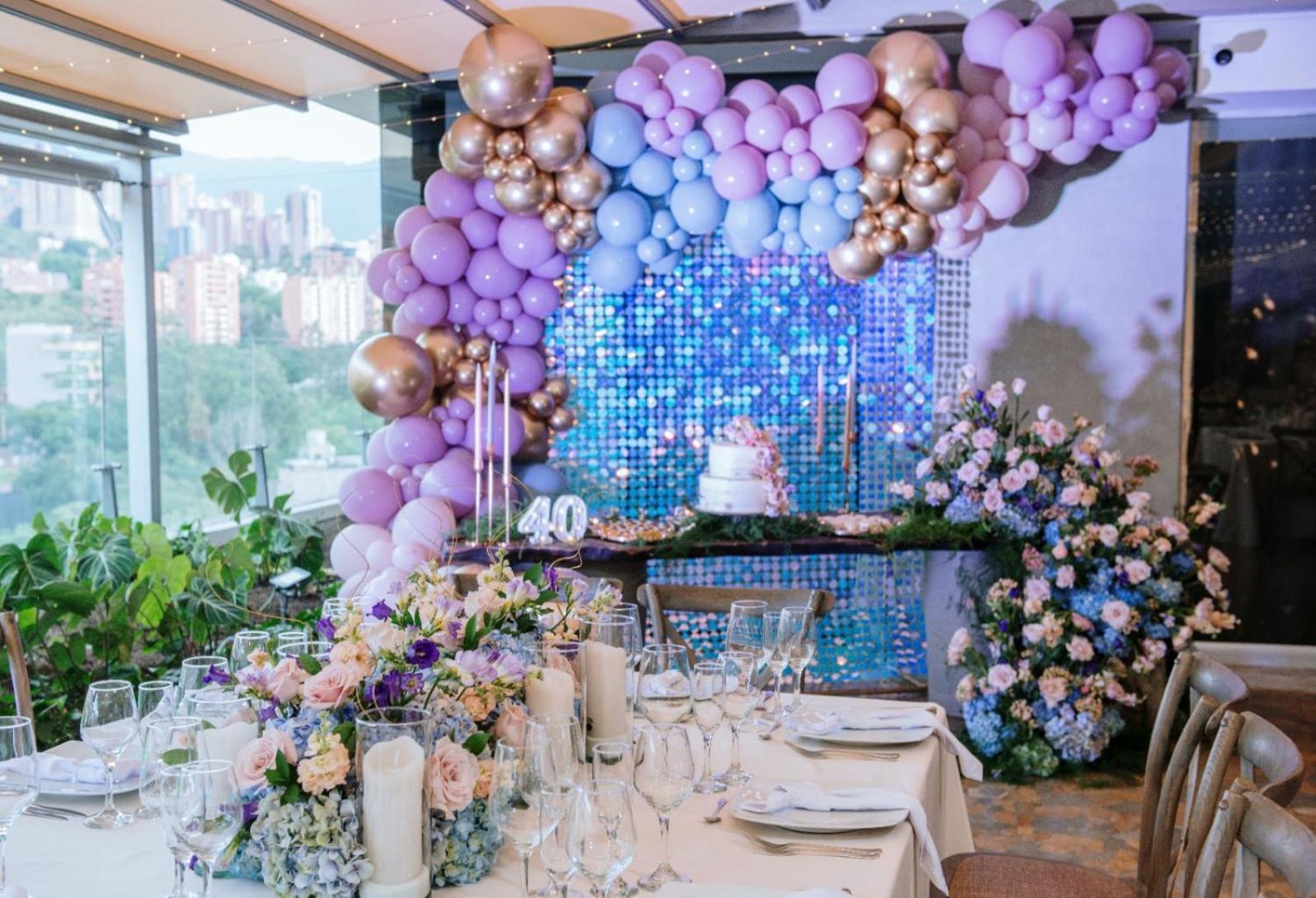 Diez Hotel Categoria Colombia Μεντεγίν Εξωτερικό φωτογραφία A balloon arch at a wedding reception