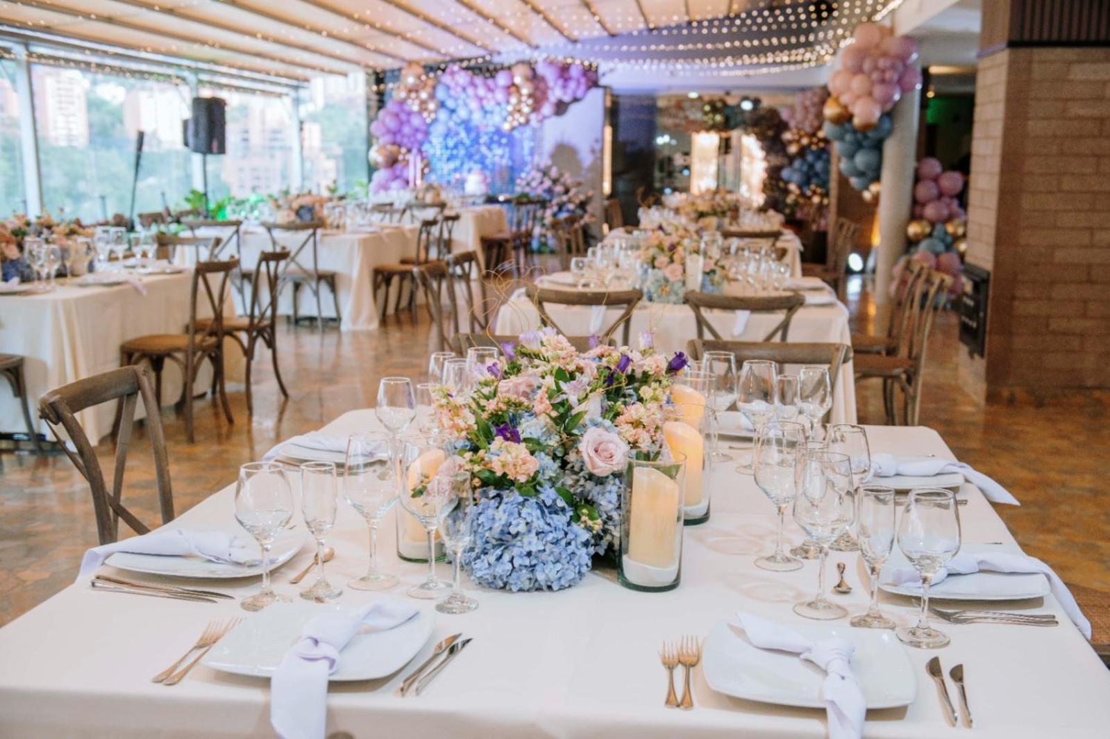 Diez Hotel Categoria Colombia Μεντεγίν Εξωτερικό φωτογραφία The ballroom at the hotel