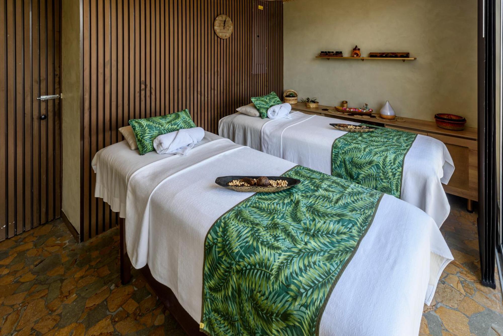 Diez Hotel Categoria Colombia Μεντεγίν Εξωτερικό φωτογραφία Spa at the InterContinental Sanctuary Cove Resort