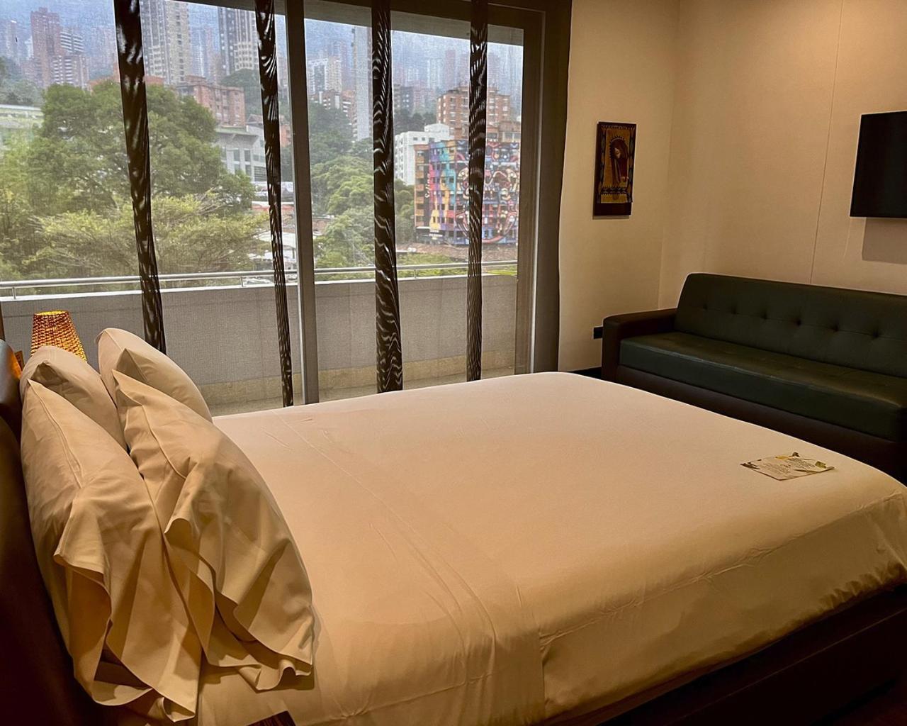 Diez Hotel Categoria Colombia Μεντεγίν Εξωτερικό φωτογραφία A bedroom in the hotel