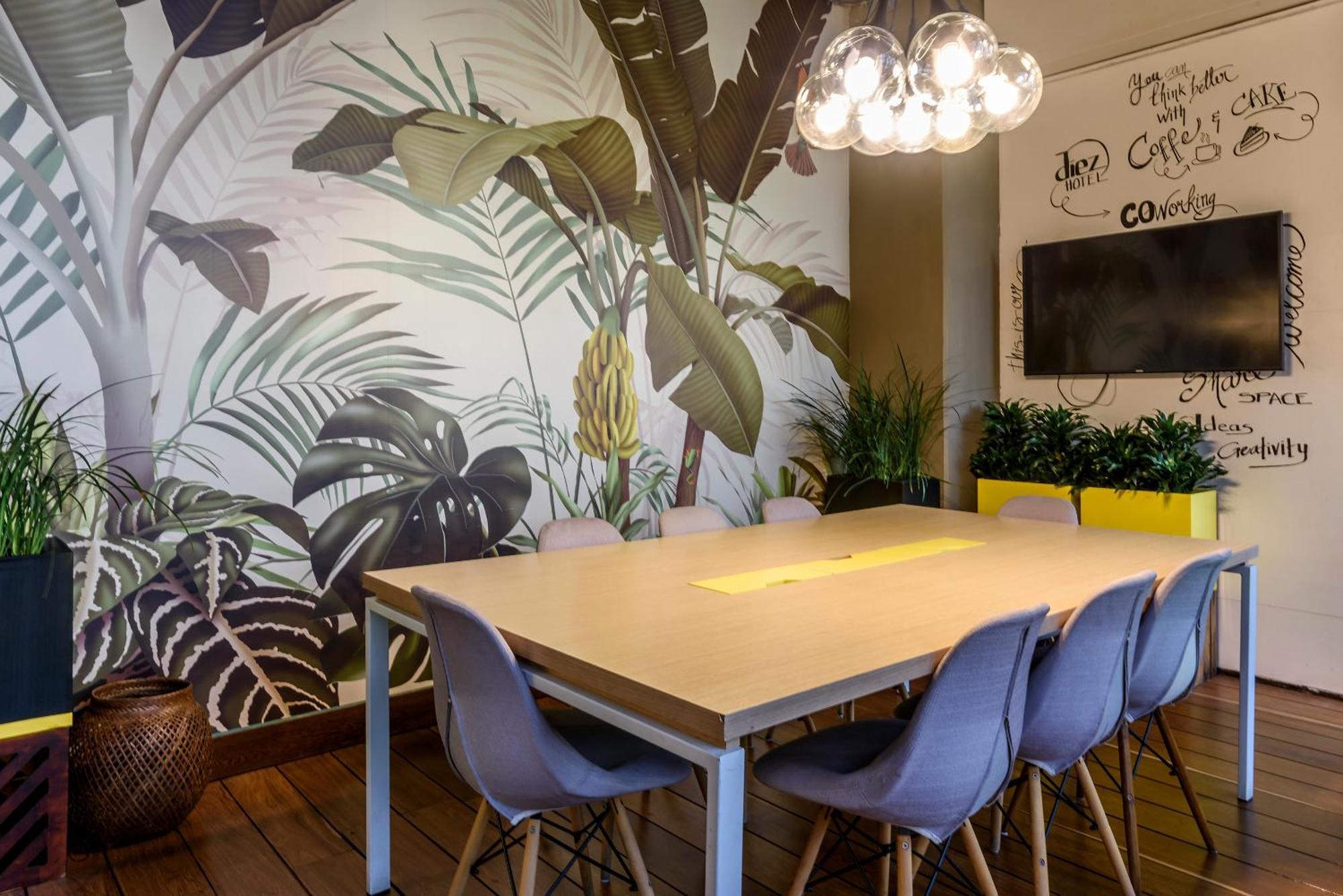 Diez Hotel Categoria Colombia Μεντεγίν Εξωτερικό φωτογραφία Meeting room at the company's headquarters in Madrid