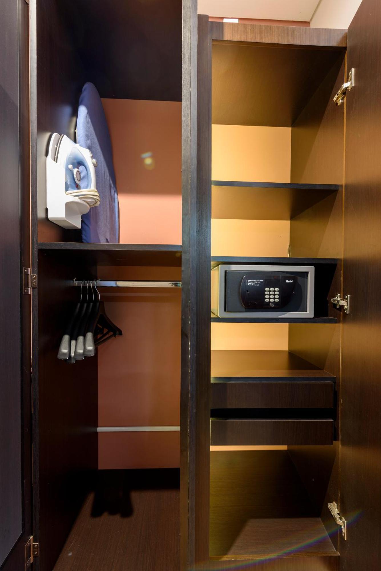 Diez Hotel Categoria Colombia Μεντεγίν Εξωτερικό φωτογραφία A safe in a hotel room